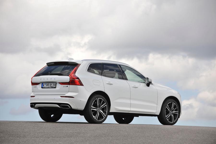  Volvo XC60 D5 R-Design 2017 года  (WW) (фото 4 из 26)